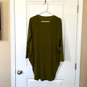 Knee length green dress with pockets soft comfortable loose fitting size medium